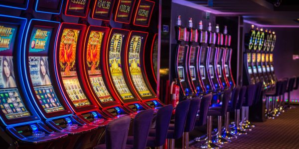 Comparing Premantoto Slot Games to Traditional Slot Machines